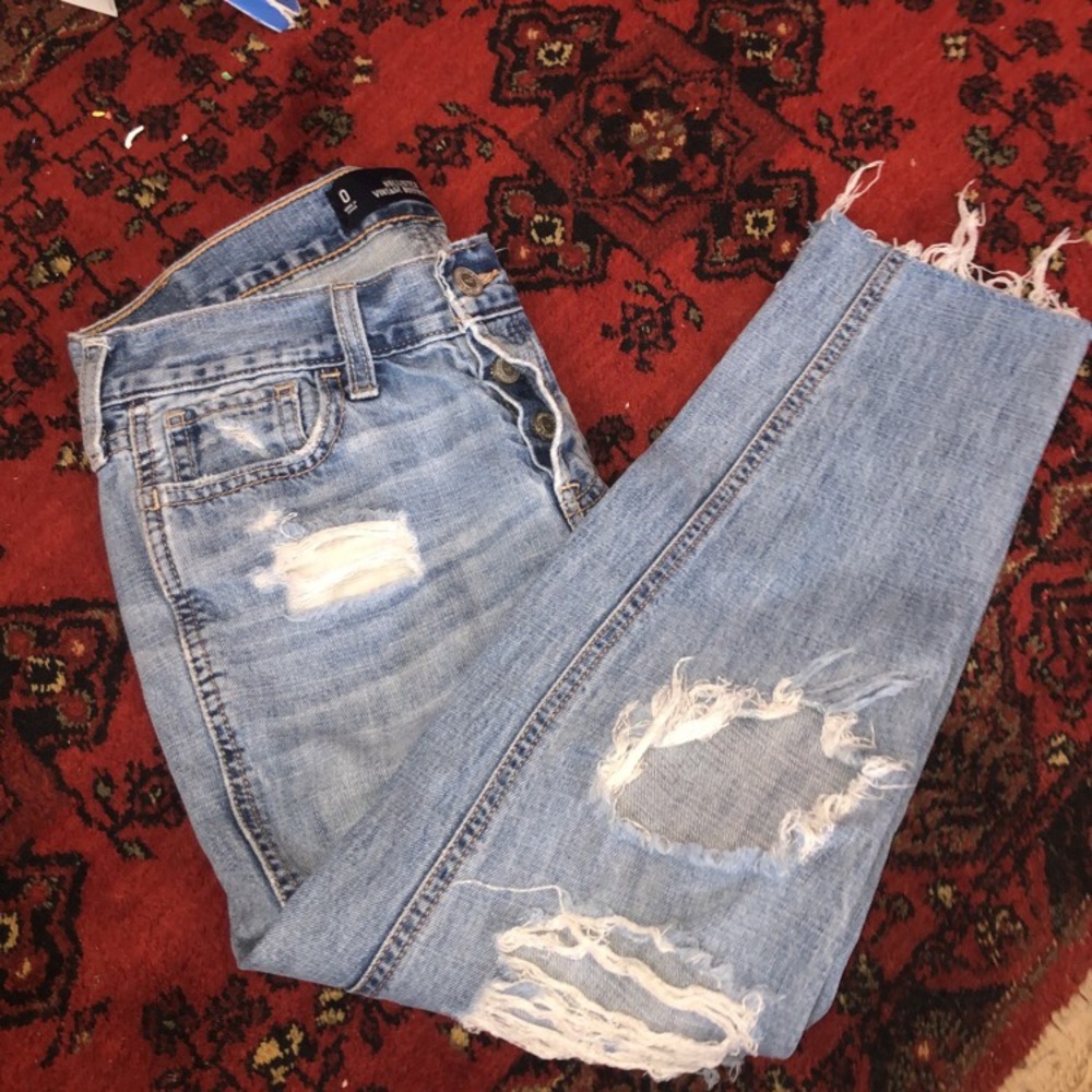 Hollister distressed boyfriend jeans !